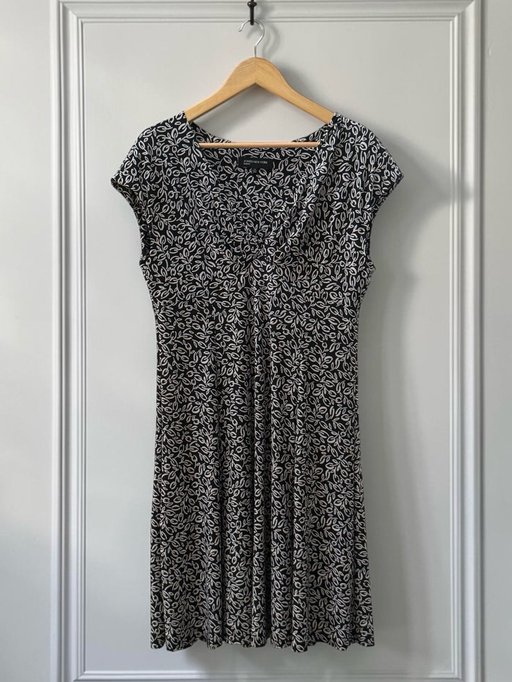 NWT Jones New York Black & White Printed Cap-Sleeve Stretch Dress! Size 14! NEW!
